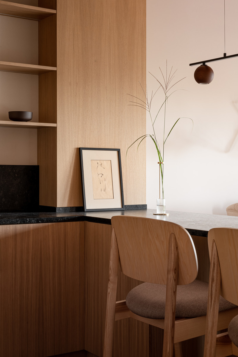 Dossier de presse | 7482-01 - Communiqué de presse | Pied-à-Terre With a Lot of Wood - Yana Molodykh - Design d’intérieur résidentiel - Crédit photo : Yevhenii Avramenko