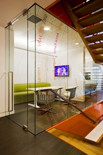 Press kit | 865-02 - Press release | Astral Media - Lemay - Commercial Interior Design - Salle de rencontres  - Photo credit: Claude-Simon Langlois