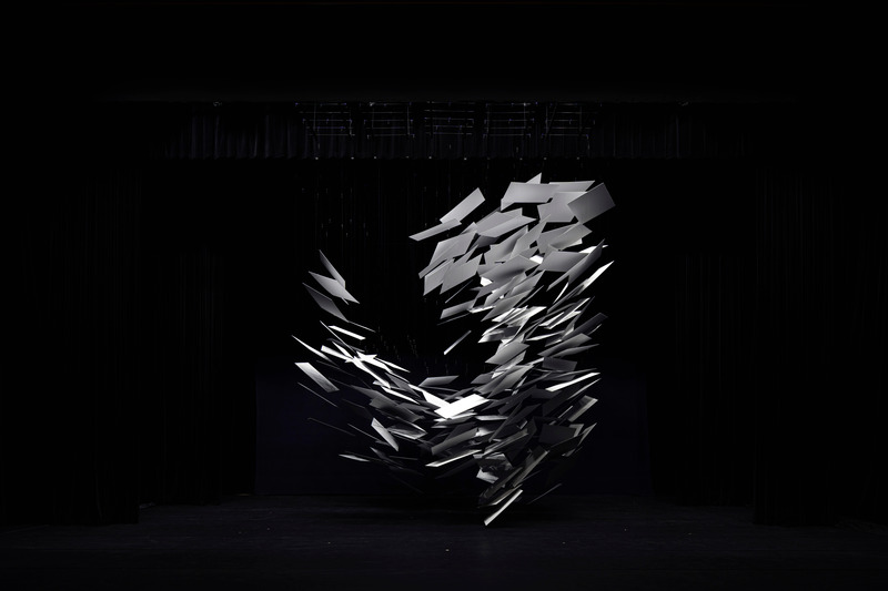 Press kit | 3767-03 - Press release | "Into the Space":  An Installation Art Space  That Attempts to Express Japanese Beauty recognized with BoY Honoree and AMP Award - NAKAMURA KAZUNOBU DESIGN-WORKS - Art - A vast landscape evoked by a single organic form object. - Photo credit:  Masaki Komatsu  
