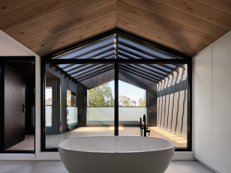 Dossier de presse | 2744-07 - Communiqué de presse | Everden Residence - StudioAC - Architecture résidentielle - Primary Bathroom - Crédit photo : Doublespace Photography