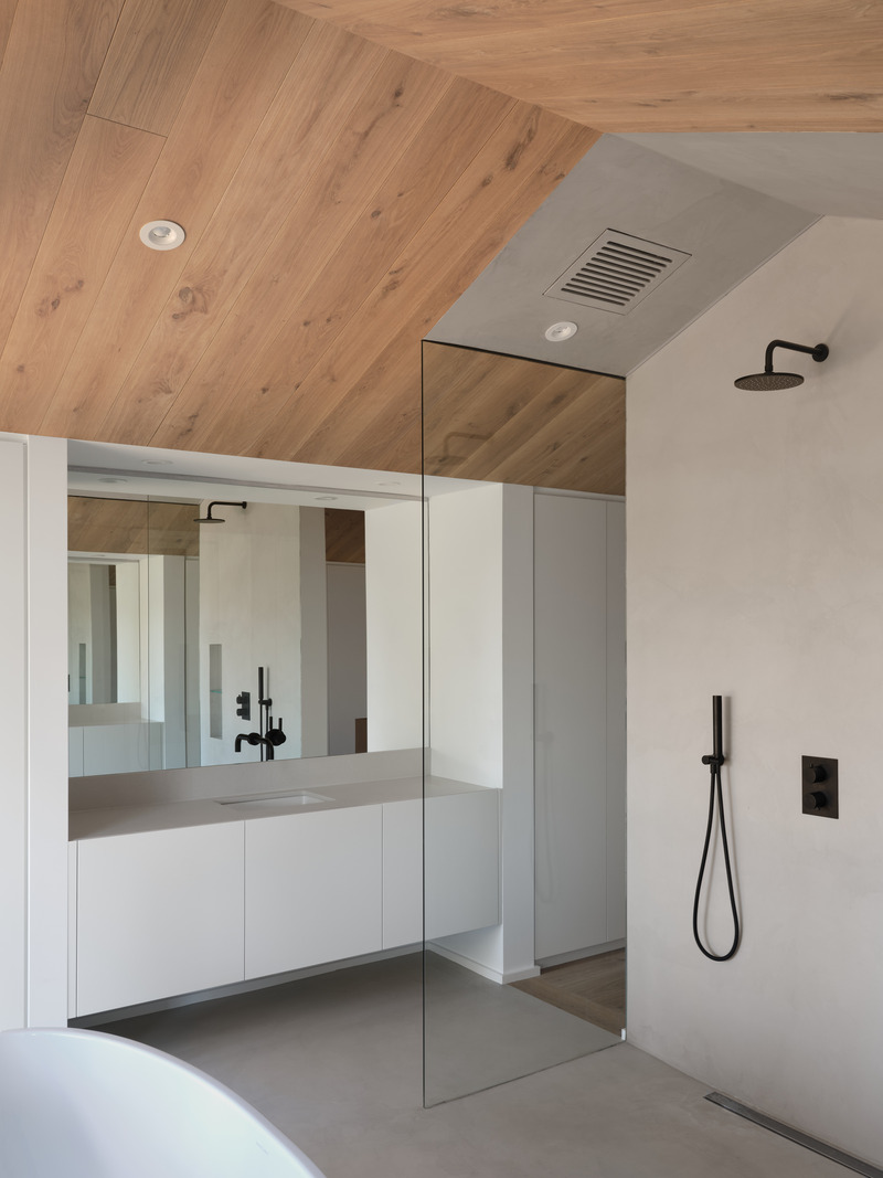 Dossier de presse | 2744-07 - Communiqué de presse | Everden Residence - StudioAC - Architecture résidentielle - Primary Bathroom - Crédit photo : Doublespace Photography