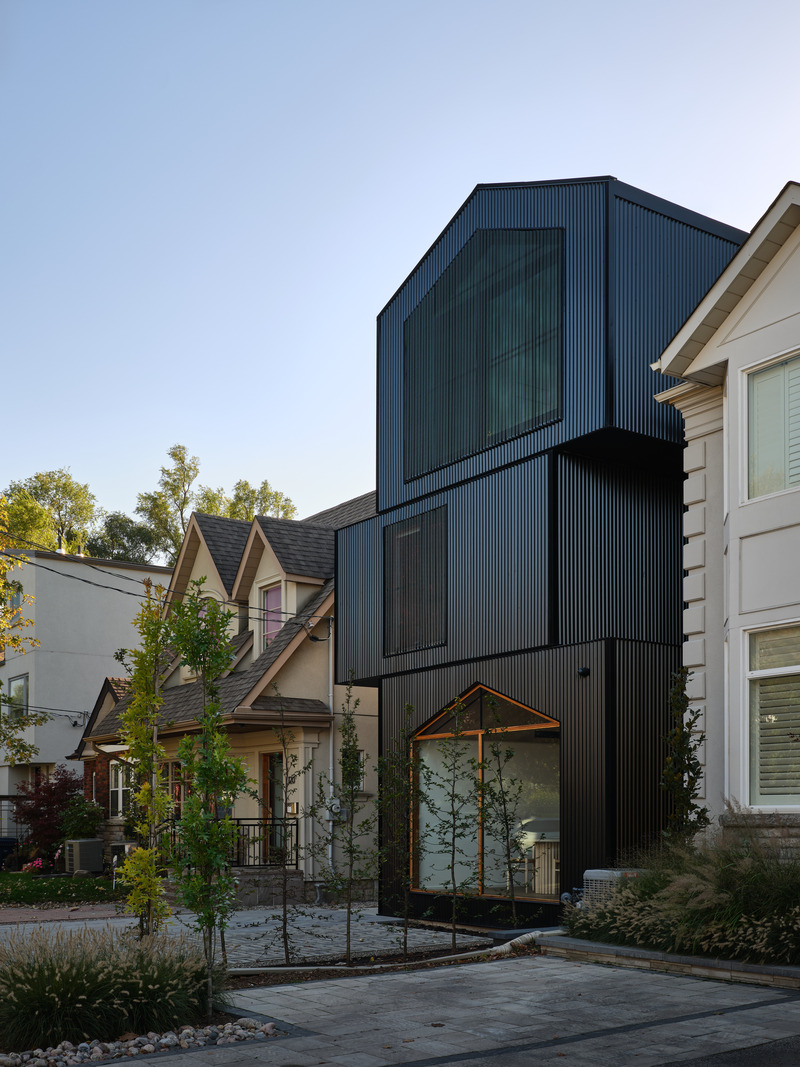 Dossier de presse | 2744-07 - Communiqué de presse | Everden Residence - StudioAC - Architecture résidentielle - Front Elevation - Crédit photo : Doublespace Photography