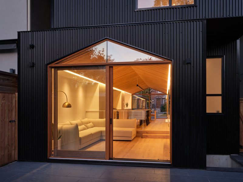 Dossier de presse | 2744-07 - Communiqué de presse | Everden Residence - StudioAC - Architecture résidentielle - Exterior Rear - Crédit photo : Doublespace Photography