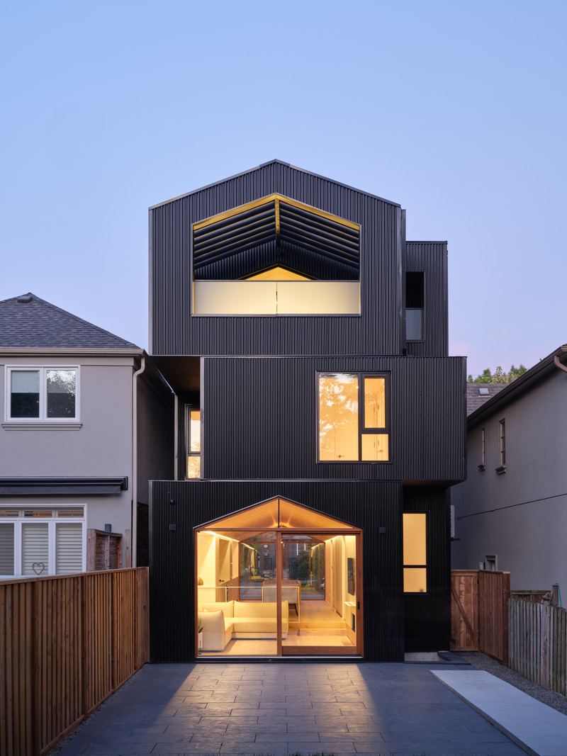 Dossier de presse | 2744-07 - Communiqué de presse | Everden Residence - StudioAC - Architecture résidentielle - Exterior Rear - Crédit photo : Doublespace Photography