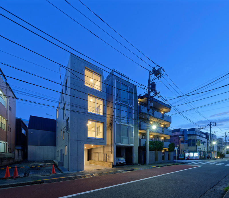 Dossier de presse | 3153-04 - Communiqué de presse | Tokyo's Compact Site: Staircase-Linked Layered Housing by Ryuichi Sasaki Architecture - Ryuichi Sasaki Architecture - Architecture résidentielle - VUE DE LA RUE - Crédit photo : Sherpa