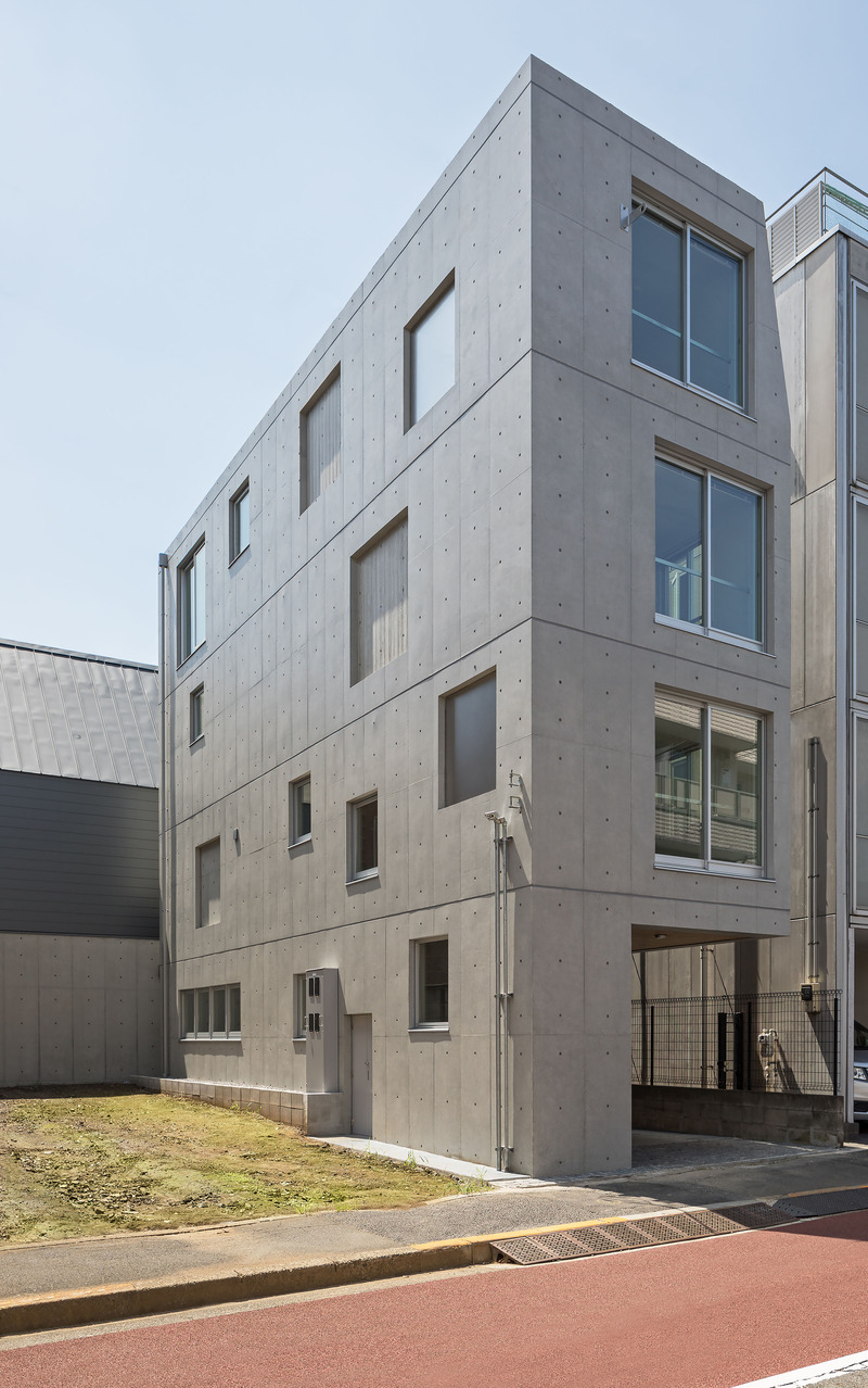 Dossier de presse | 3153-04 - Communiqué de presse | Tokyo's Compact Site: Staircase-Linked Layered Housing by Ryuichi Sasaki Architecture - Ryuichi Sasaki Architecture - Architecture résidentielle - EXTÉRIEUR - Crédit photo : BAUHAUS NEO