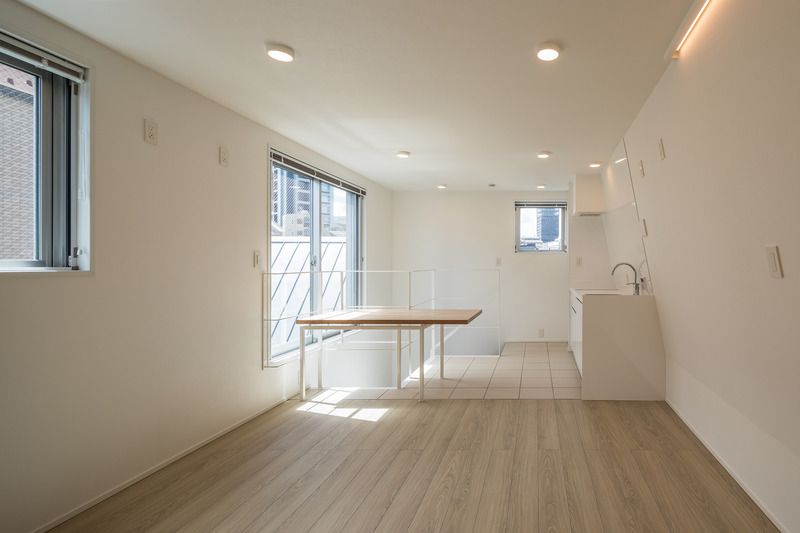 Dossier de presse | 3153-04 - Communiqué de presse | Tokyo's Compact Site: Staircase-Linked Layered Housing by Ryuichi Sasaki Architecture - Ryuichi Sasaki Architecture - Architecture résidentielle - INTERIEUR - Crédit photo : BAUHAUS NEO
