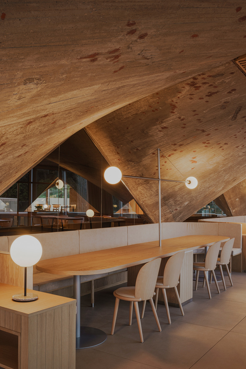 Press kit | 3766-03 - Press release | Restaurant MMC, Brutalism Over the Sea - Zooco Estudio - Commercial Interior Design - Restaurant MMC - Photo credit: David Zarzoso