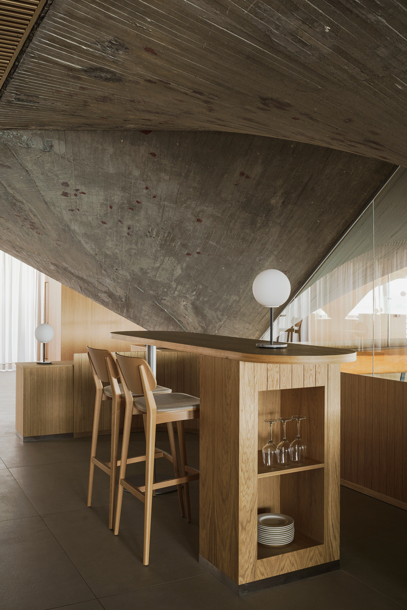 Press kit | 3766-03 - Press release | Restaurant MMC, Brutalism Over the Sea - Zooco Estudio - Commercial Interior Design - Restaurant MMC - Photo credit: David Zarzoso