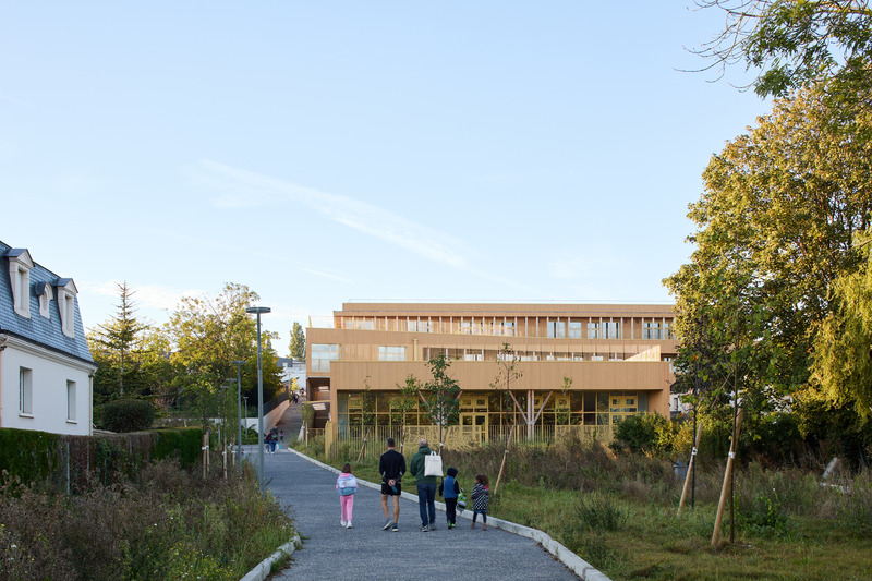 Dossier de presse | 1065-02 - Communiqué de presse | Un groupe scolaire biosourcé à énergie positive - r2k architecte - Architecture institutionnelle - Crédit photo : ANTOINE MERCUSOT