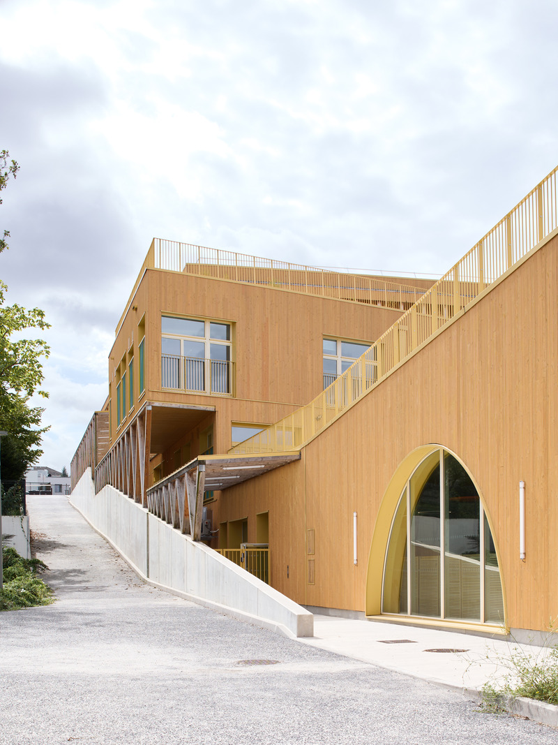 Dossier de presse | 1065-02 - Communiqué de presse | Un groupe scolaire biosourcé à énergie positive - r2k architecte - Architecture institutionnelle - Crédit photo : ANTOINE MERCUSOT