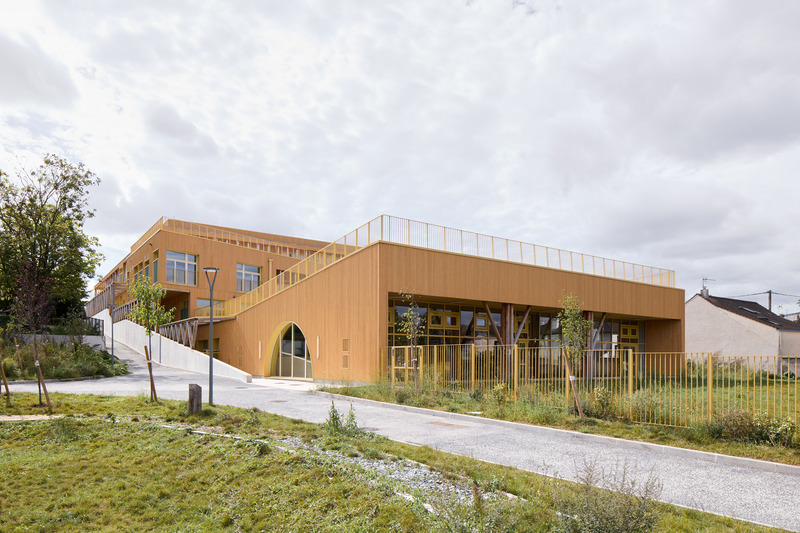 Dossier de presse | 1065-02 - Communiqué de presse | Un groupe scolaire biosourcé à énergie positive - r2k architecte - Architecture institutionnelle - Crédit photo : ANTOINE MERCUSOT