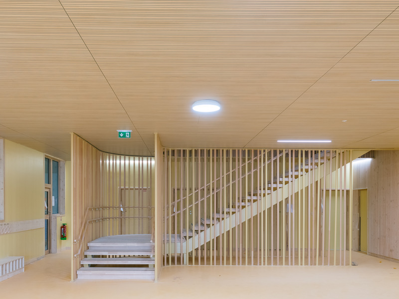 Dossier de presse | 1065-02 - Communiqué de presse | Un groupe scolaire biosourcé à énergie positive - r2k architecte - Architecture institutionnelle - Crédit photo : JACQUES MEREL
