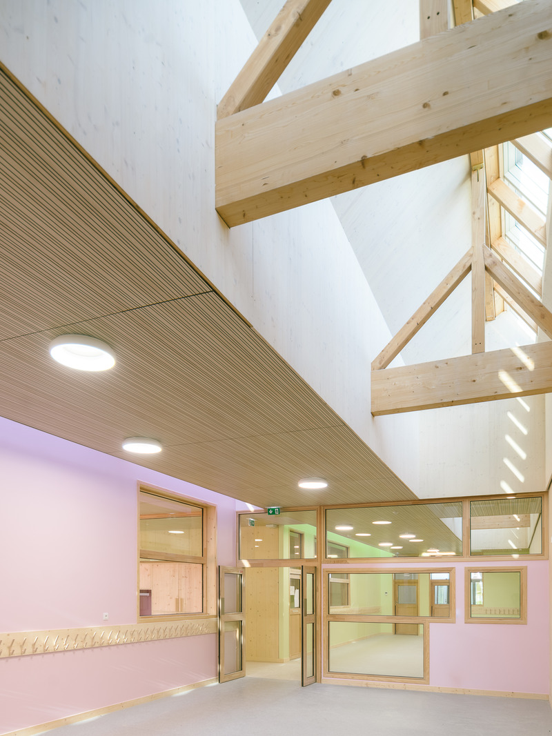 Dossier de presse | 1065-02 - Communiqué de presse | Un groupe scolaire biosourcé à énergie positive - r2k architecte - Architecture institutionnelle - Crédit photo : JACQUES MEREL