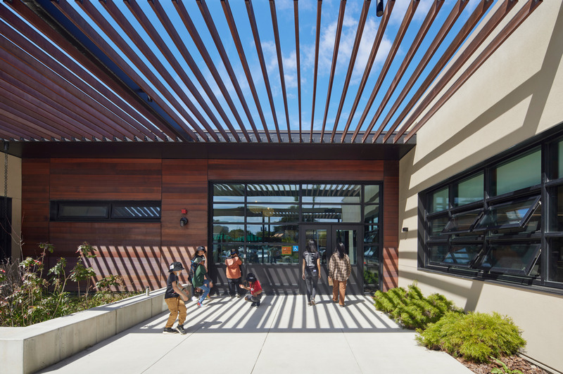 Press kit | 2757-41 - Press release | CAW Architects' Newest Educational Design for Oakland Unified School District Transforms Both Food Education and Distribution - CAW Architects - Commercial Architecture - <p class="">The expansive, sheltering trellis creates shade and a sense of calm at the main entryway.   </p> - Photo credit: Bruce Damonte Photography