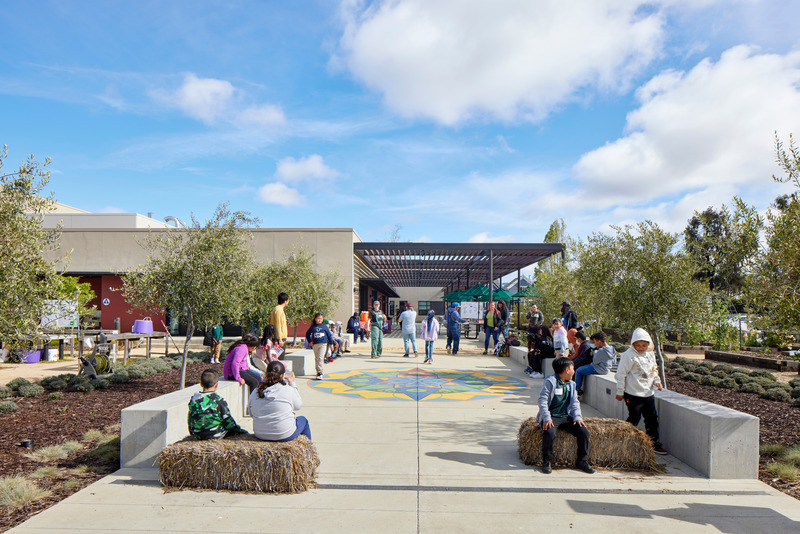 Press kit | 2757-41 - Press release | CAW Architects' Newest Educational Design for Oakland Unified School District Transforms Both Food Education and Distribution - CAW Architects - Commercial Architecture - <p class="">The one-of-a-kind project joins together district-wide food production, an education center focused on Environment, Food and Garden programming, an instructional garden and soon-to-be farm on one comprehensive site to support health, wellness, and education for the entire school district.</p> - Photo credit: Bruce Damonte Photography 