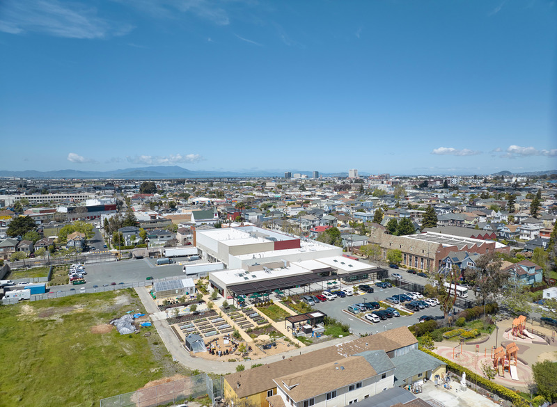 Press kit | 2757-41 - Press release | CAW Architects' Newest Educational Design for Oakland Unified School District Transforms Both Food Education and Distribution - CAW Architects - Commercial Architecture - According to project architect Brent McClure of CAW Architects, "the project embodies true community partnership that reaches far beyond its boundaries to nurture and grow the entire Oakland community."<span></span> - Photo credit: Bruce Damonte Photography