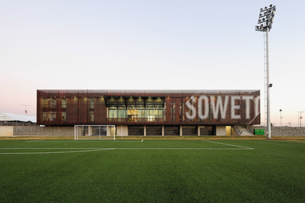 Press kit | 661-06 - Press release | Last chance for public to cast vote on World’s best building announced at WAF 2011 - World Architecture Festival (WAF) - Competition - Football training centre, Soweto, South AfricaArchitect: RUF project - Photo credit: Wieland Gliech