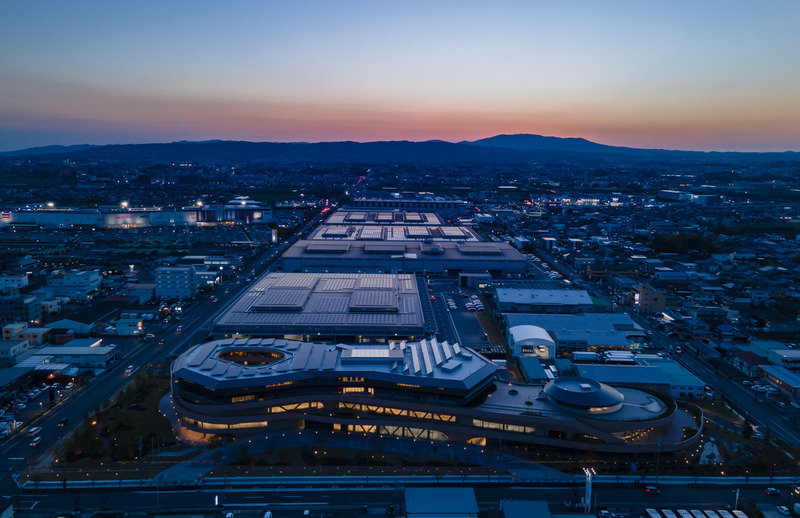 Dossier de presse | 7488-01 - Communiqué de presse | MORI no KAISHO: Meeting Place of Forest - Tetsuo Kobori Architects + Daiwa House Industry Co., Ltd. + Fujita Corporation - Architecture institutionnelle - Bird's-eye View - Crédit photo : Koji Yamazaki