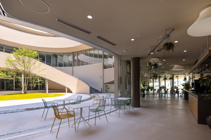Dossier de presse | 7488-01 - Communiqué de presse | MORI no KAISHO: Meeting Place of Forest - Tetsuo Kobori Architects + Daiwa House Industry Co., Ltd. + Fujita Corporation - Architecture institutionnelle - The Wind Patio - Crédit photo : Koji Yamazaki