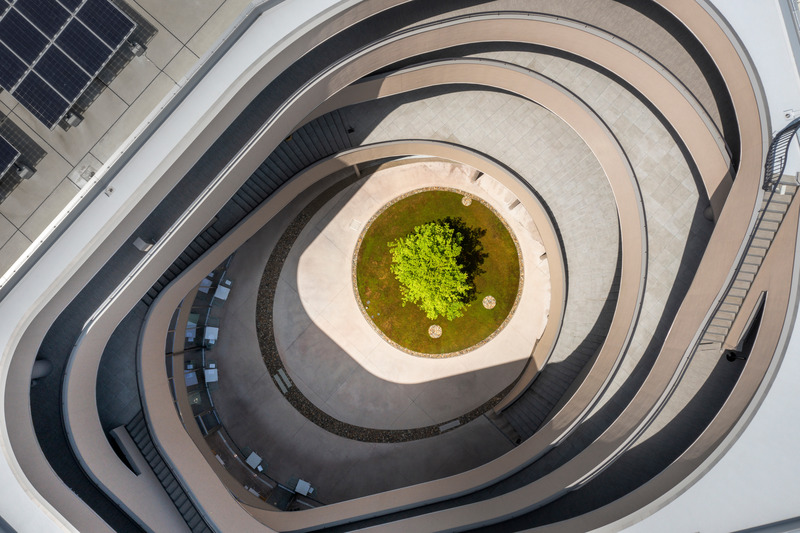 Dossier de presse | 7488-01 - Communiqué de presse | MORI no KAISHO: Meeting Place of Forest - Tetsuo Kobori Architects + Daiwa House Industry Co., Ltd. + Fujita Corporation - Architecture institutionnelle - The Wind Patio - Crédit photo : Tomoyuki Kusunose
