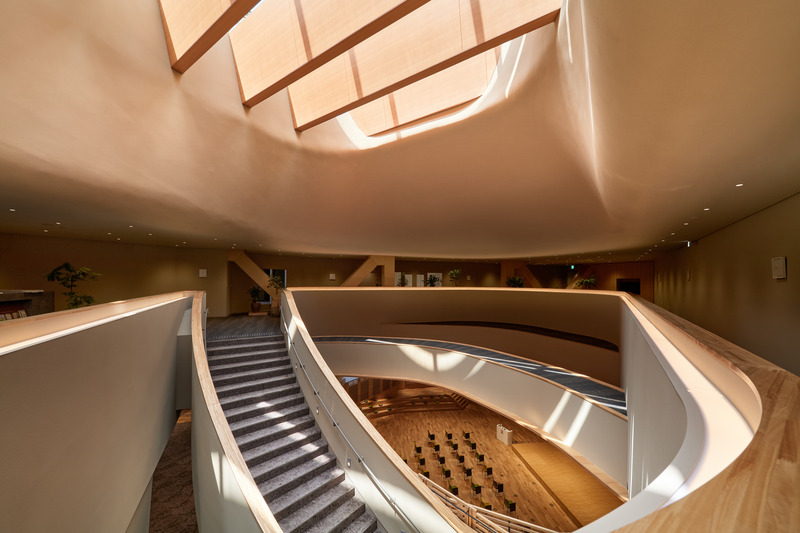 Dossier de presse | 7488-01 - Communiqué de presse | MORI no KAISHO: Meeting Place of Forest - Tetsuo Kobori Architects + Daiwa House Industry Co., Ltd. + Fujita Corporation - Architecture institutionnelle - The Sun Hall - Crédit photo : Tomoyuki Kusunose