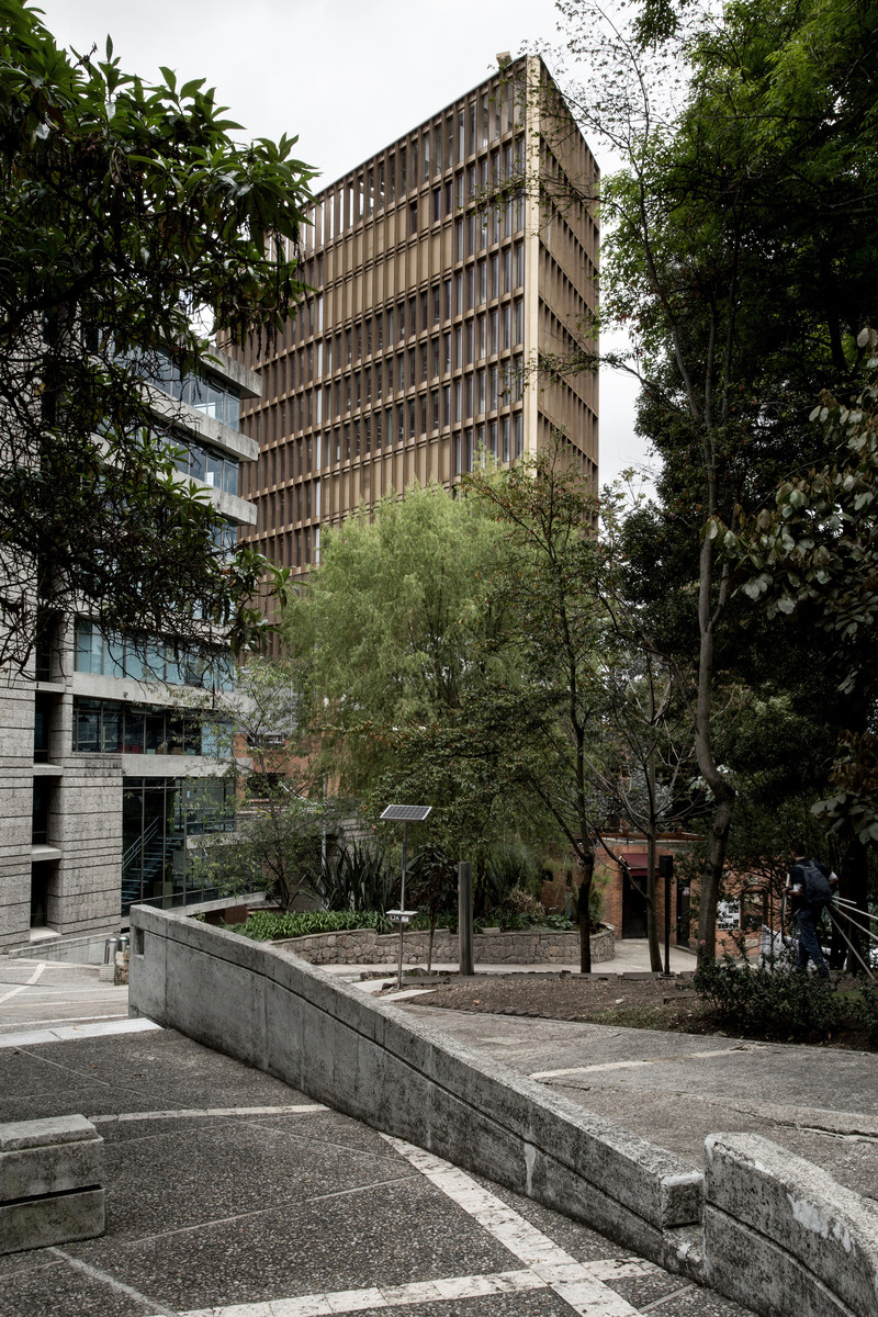 Dossier de presse | 7479-01 - Communiqué de presse | Engineering Laboratories at Pontificia Universidad Javeriana - Juan Pablo Ortiz + TALLER Architects - Architecture institutionnelle - Crédit photo : @diez.veinte