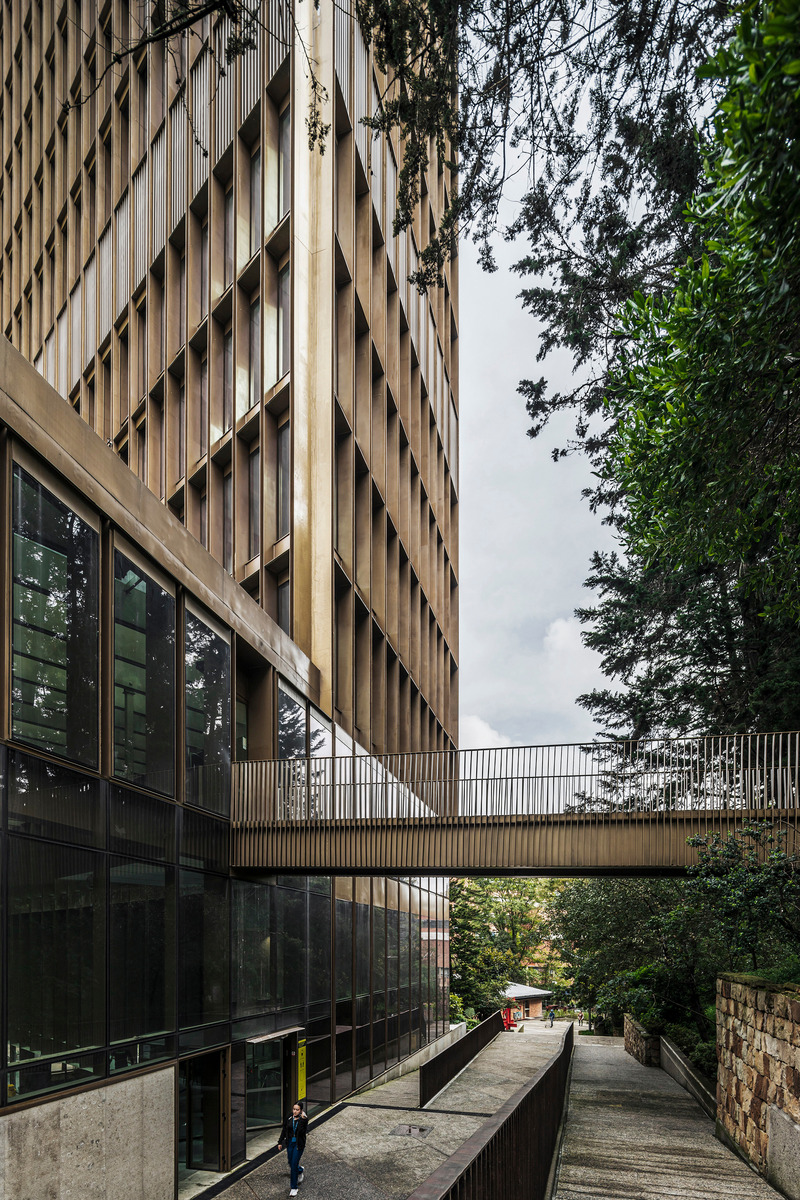 Dossier de presse | 7479-01 - Communiqué de presse | Engineering Laboratories at Pontificia Universidad Javeriana - Juan Pablo Ortiz + TALLER Architects - Architecture institutionnelle - Crédit photo : @diez.veinte