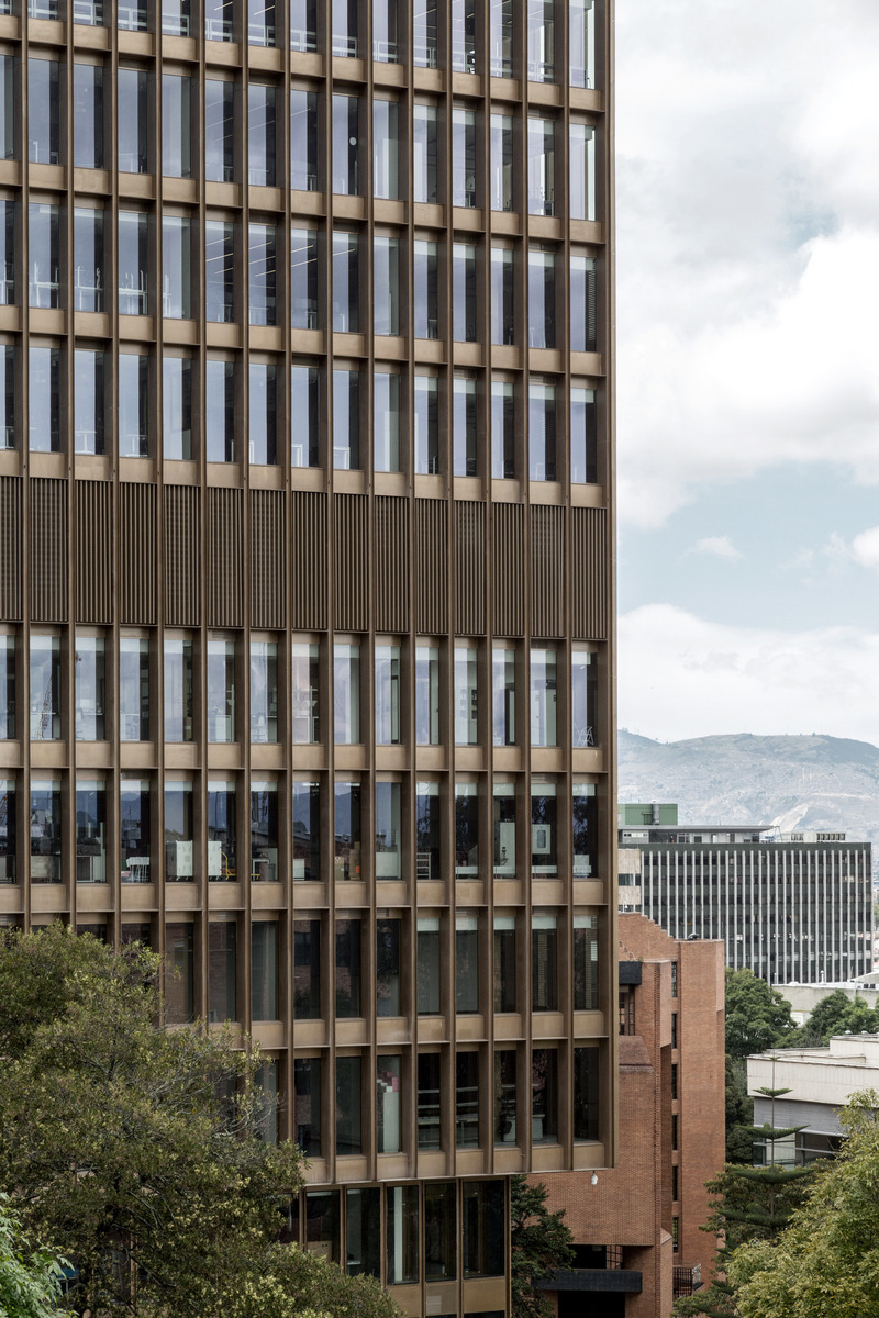 Dossier de presse | 7479-01 - Communiqué de presse | Engineering Laboratories at Pontificia Universidad Javeriana - Juan Pablo Ortiz + TALLER Architects - Architecture institutionnelle - Crédit photo : @diez.veinte