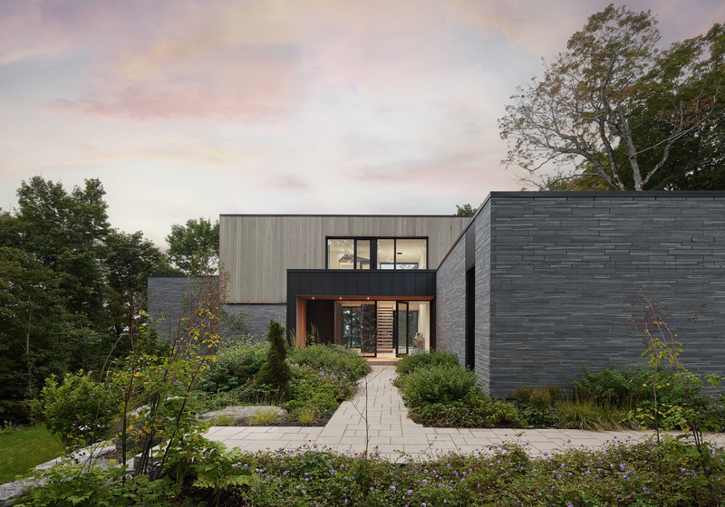 Dossier de presse | 2260-05 - Communiqué de presse | Maison Shefford : un modèle d'architecture et d'aménagement intérieur intégrés avec la nature - MXMA Architecture & Design en collaboration avec Catlin Stothers Design - Architecture résidentielle - Crédit photo :  Nanne Springer 