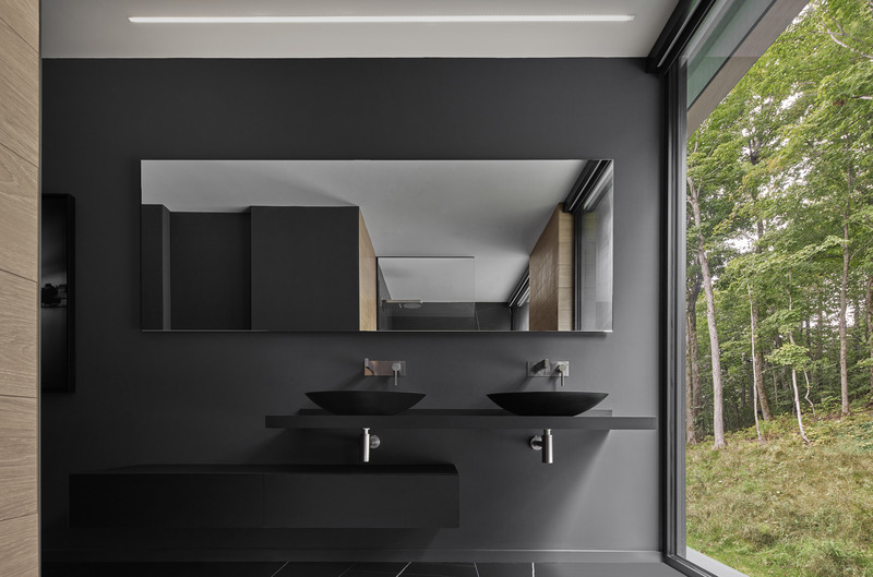 Dossier de presse | 2260-05 - Communiqué de presse | Maison Shefford : un modèle d'architecture et d'aménagement intérieur intégrés avec la nature - MXMA Architecture & Design en collaboration avec Catlin Stothers Design - Architecture résidentielle - Crédit photo : Nanne Springer