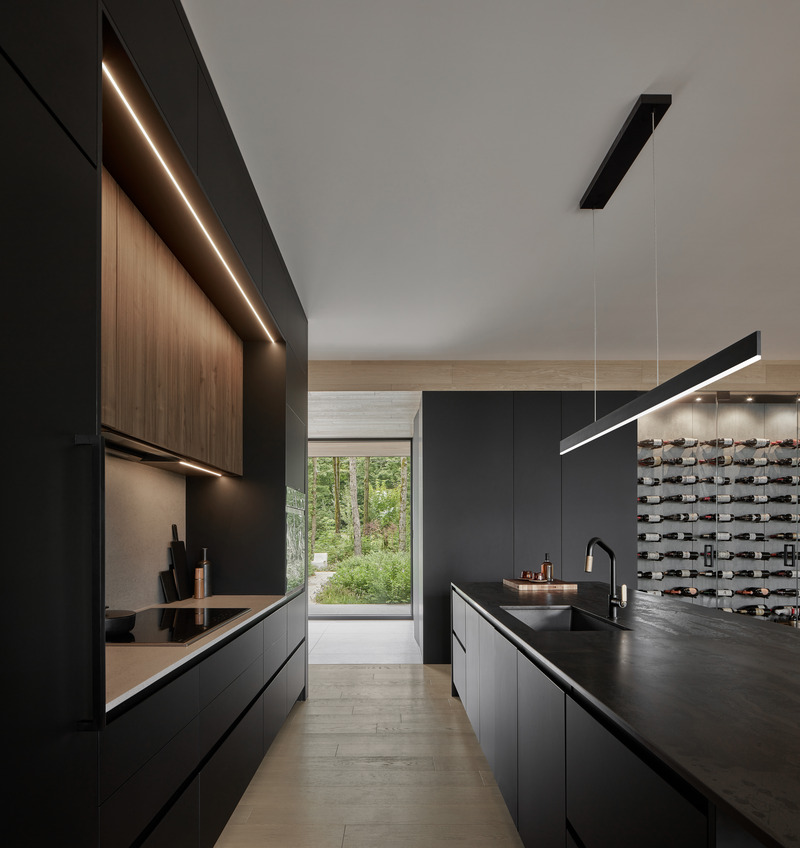Dossier de presse | 2260-05 - Communiqué de presse | Maison Shefford : un modèle d'architecture et d'aménagement intérieur intégrés avec la nature - MXMA Architecture & Design en collaboration avec Catlin Stothers Design - Architecture résidentielle - Crédit photo : Nanne Springer