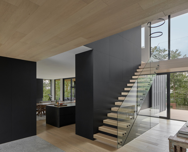 Dossier de presse | 2260-05 - Communiqué de presse | Maison Shefford : un modèle d'architecture et d'aménagement intérieur intégrés avec la nature - MXMA Architecture & Design en collaboration avec Catlin Stothers Design - Architecture résidentielle - Crédit photo : Nanne Springer
