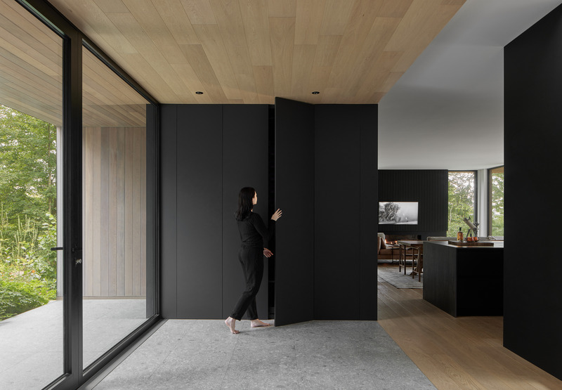 Dossier de presse | 2260-05 - Communiqué de presse | Maison Shefford : un modèle d'architecture et d'aménagement intérieur intégrés avec la nature - MXMA Architecture & Design en collaboration avec Catlin Stothers Design - Architecture résidentielle - Crédit photo : Nanne Springer