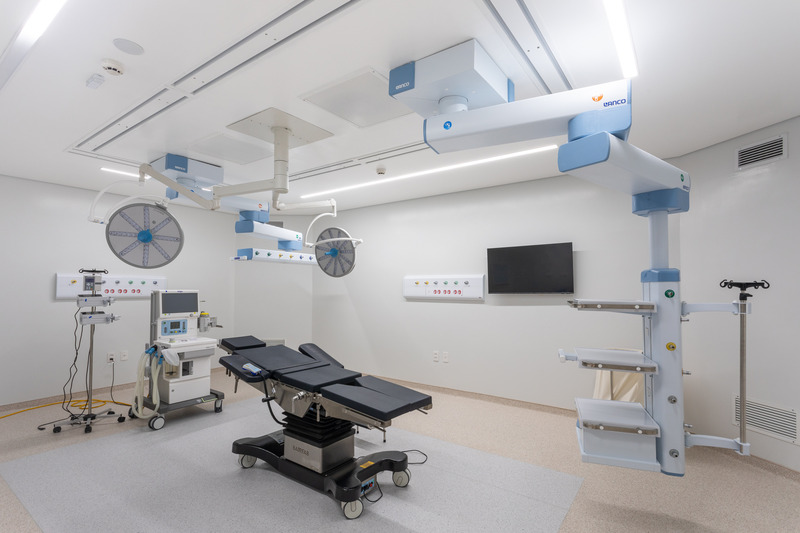 Dossier de presse | 7497-01 - Communiqué de presse | HELP – Teaching Hospital and Research Laboratories - Contemporanea Arquitetura e Interiores - Architecture institutionnelle -  Surgery room  - Crédit photo : Vilmar Costa