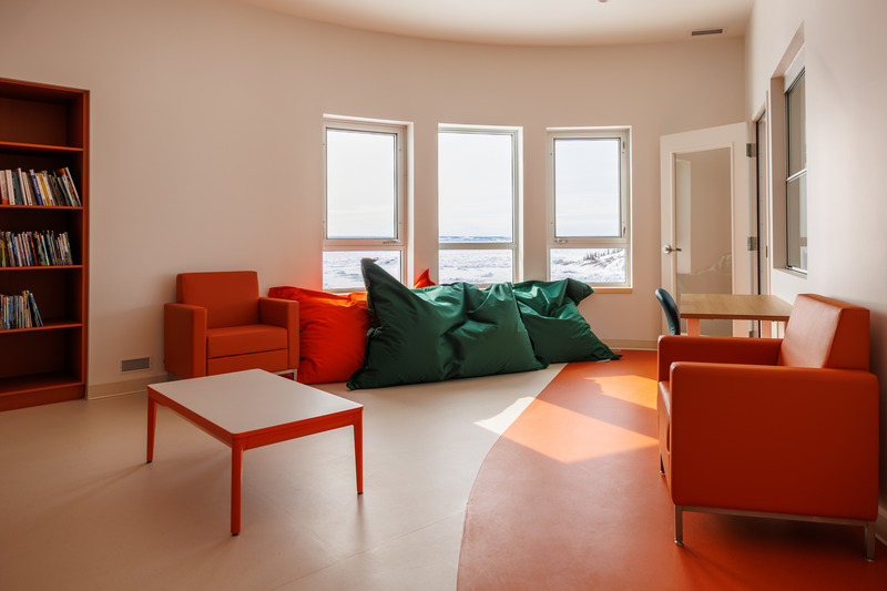 Dossier de presse | 612-25 - Communiqué de presse | Nouveau centre régional de rétablissement de Isuarsivik - EVOQ Architecture - Architecture institutionnelle - Crédit photo : Samuel Lagacé