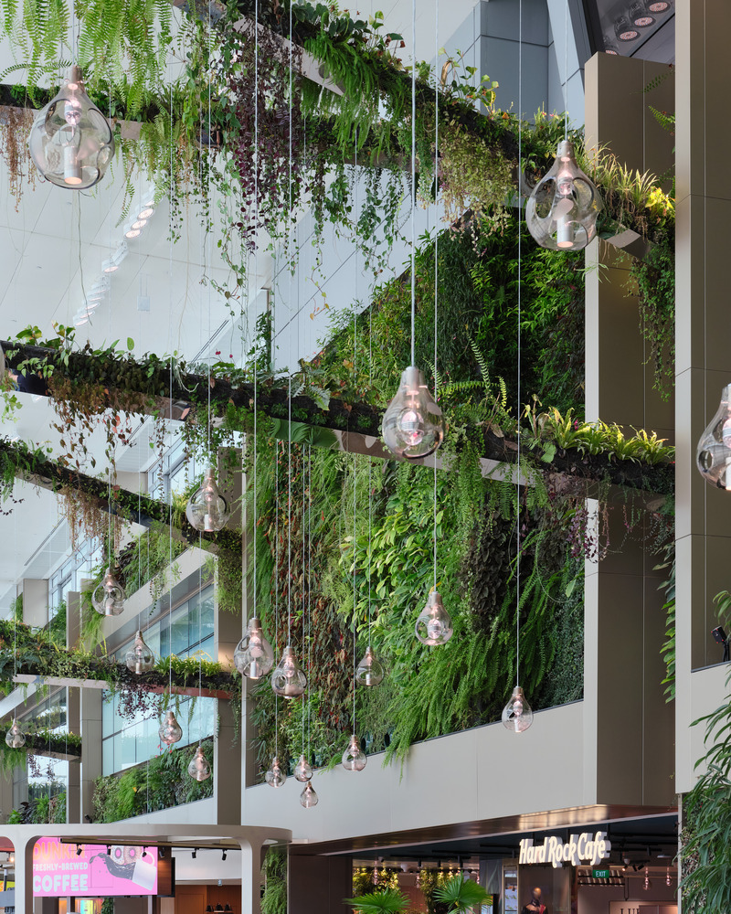 Press kit | 7412-01 - Press release | BOIFFILS Architectures Brings the 'Garden City' Inside New Biophilic Singapore Airport Terminal - BOIFFILS Architectures - Commercial Architecture - Photo credit: Changi Airport Group - Fabian Ong