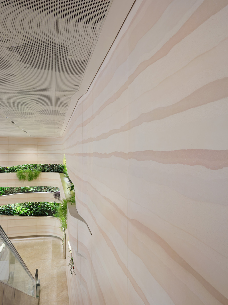Press kit | 7412-01 - Press release | BOIFFILS Architectures Brings the 'Garden City' Inside New Biophilic Singapore Airport Terminal - BOIFFILS Architectures - Commercial Architecture - Photo credit: Changi Airport Group - Fabian Ong