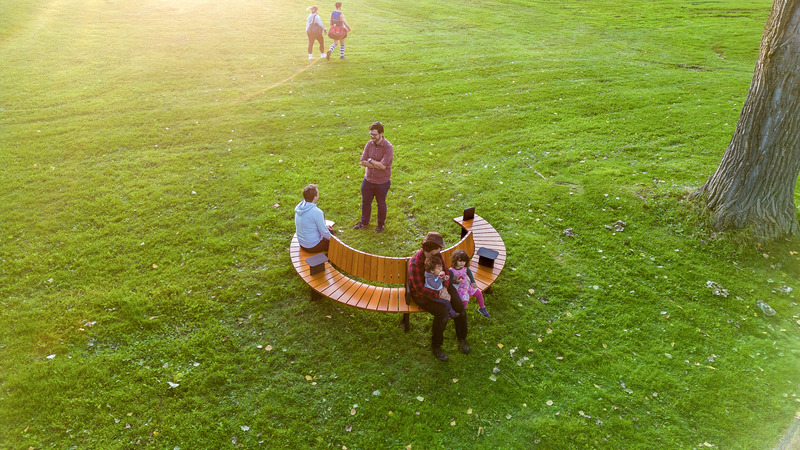 Press kit | 821-05 - Press release | Collection 40 - Equiparc - Landscape Architecture -  Curved bench with Douglas Fir covering from the 40 Collection   - Photo credit:  Tommy Fafard 
