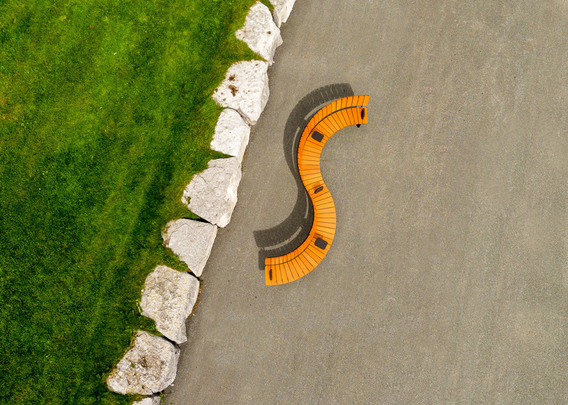 Press kit | 821-05 - Press release | Collection 40 - Equiparc - Landscape Architecture -  Curved bench with Douglas Fir covering from the 40 Collection  - Photo credit:  Tommy Fafard 