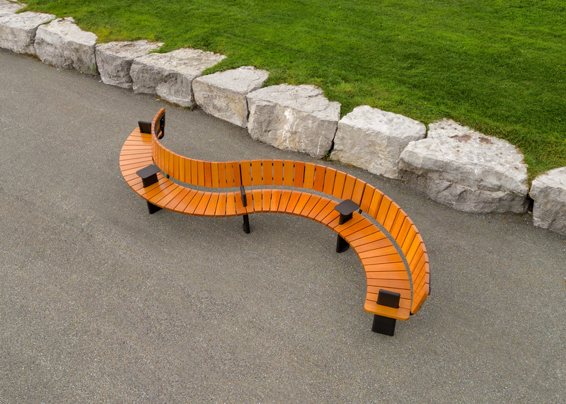 Press kit | 821-05 - Press release | Collection 40 - Equiparc - Landscape Architecture - Curved bench with Douglas Fir covering from the 40 Collection - Photo credit:  Tommy Fafard 