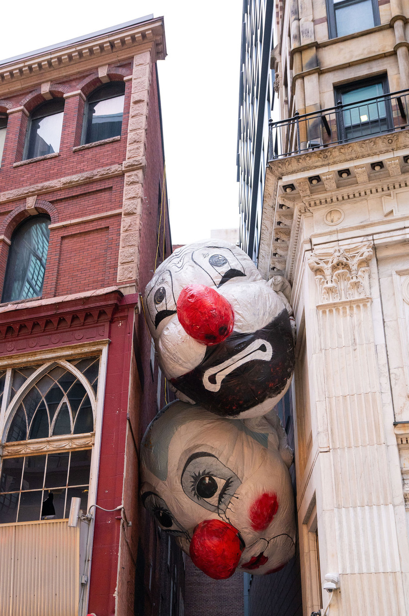 Dossier de presse | 2402-07 - Communiqué de presse | EXMURO arts publics célèbre la nouvelle année à Boston avec la diffusion de 8 œuvres au WINTERACTIVE! - EXMURO arts publics - Art - Fin de partie (Nagg &amp; Nell), Max Streicher - Crédit photo : Annielly Camargo, gracieuseté du Downtown Boston BID