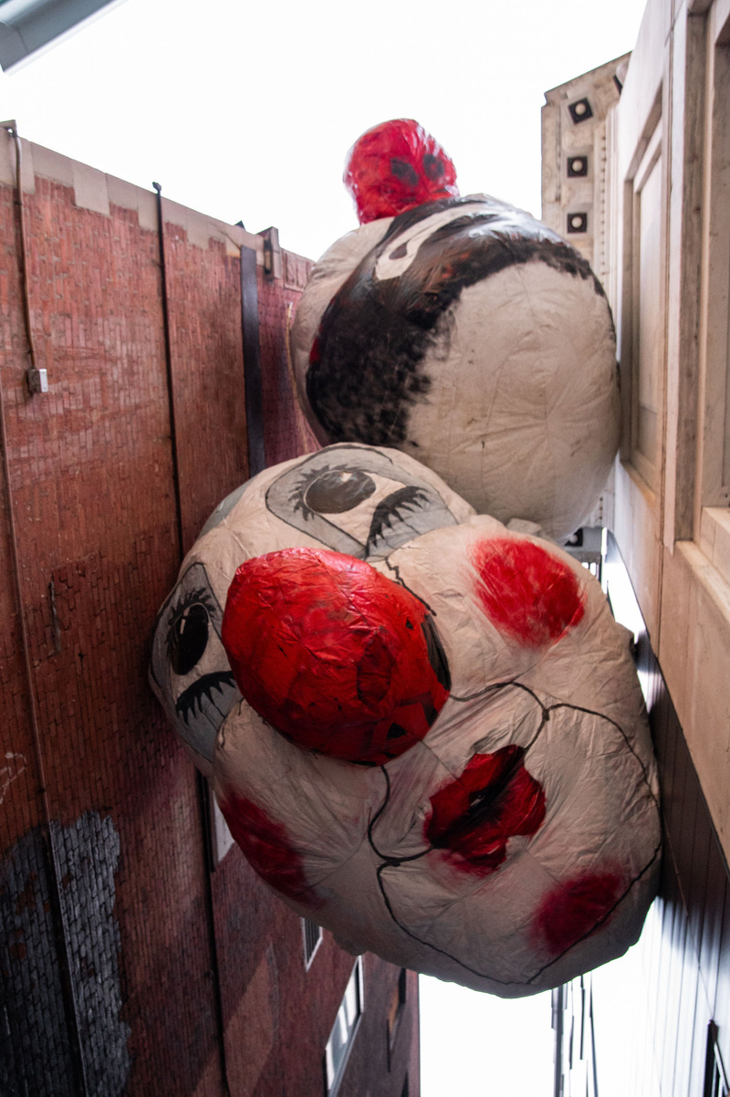 Dossier de presse | 2402-07 - Communiqué de presse | EXMURO arts publics célèbre la nouvelle année à Boston avec la diffusion de 8 œuvres au WINTERACTIVE! - EXMURO arts publics - Art - Fin de partie (Nagg &amp; Nell), Max Streicher - Crédit photo : Annielly Camargo, gracieuseté du Downtown Boston BID