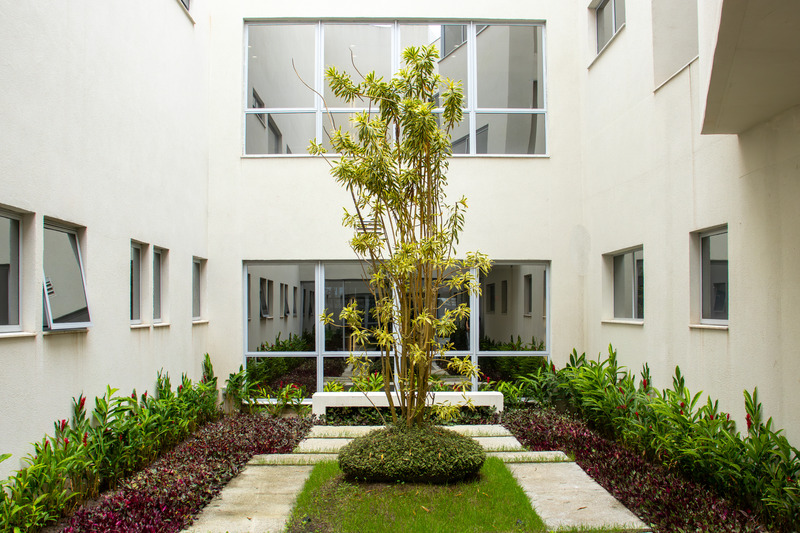 Dossier de presse | 7497-01 - Communiqué de presse | HELP – Teaching Hospital and Research Laboratories - Contemporanea Arquitetura e Interiores - Architecture institutionnelle - Indoor garden - Crédit photo : UNIFACISA