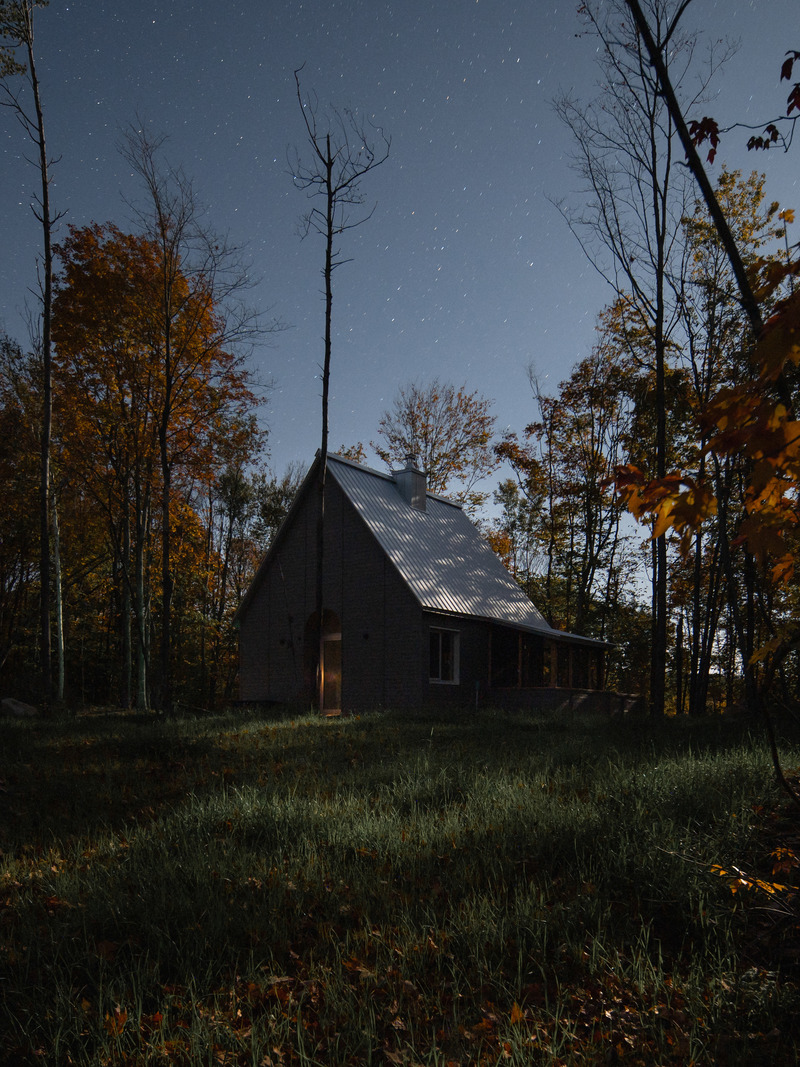 Dossier de presse | 1685-12 - Communiqué de presse | Chalet Kanata - Atelier L'Abri - Architecture résidentielle -  Chalet Kanata  - Crédit photo : Raphaël Thibodeau
