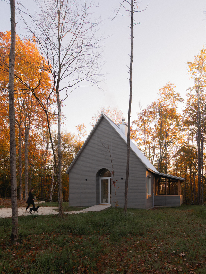 Dossier de presse | 1685-12 - Communiqué de presse | Chalet Kanata - Atelier L'Abri - Architecture résidentielle -  Approche  - Crédit photo : Raphaël Thibodeau