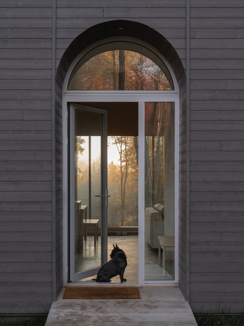 Dossier de presse | 1685-12 - Communiqué de presse | Chalet Kanata - Atelier L'Abri - Architecture résidentielle -  Arche d'entrée  - Crédit photo : Raphaël Thibodeau
