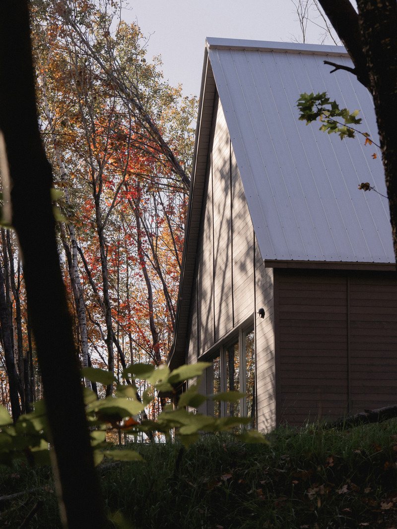 Dossier de presse | 1685-12 - Communiqué de presse | Chalet Kanata - Atelier L'Abri - Architecture résidentielle -  Chalet Kanata  - Crédit photo : Raphaël Thibodeau