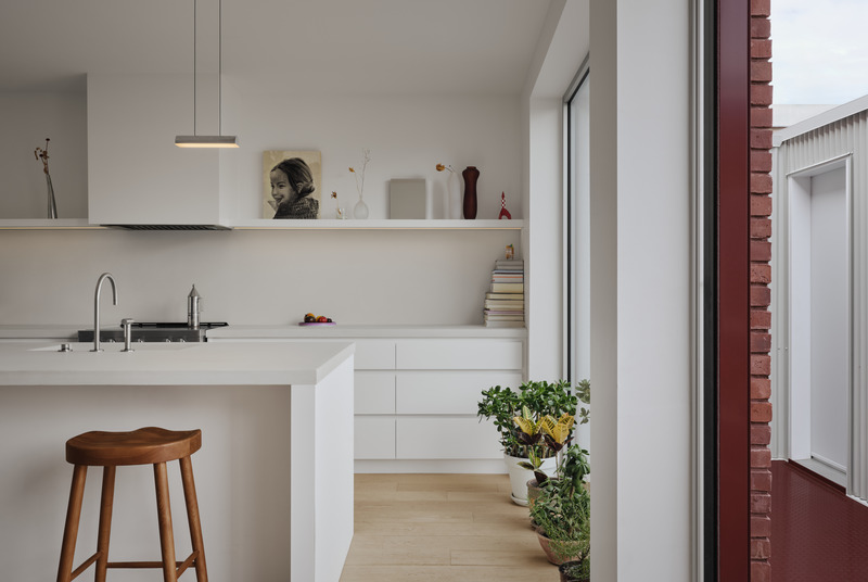 Dossier de presse | 1685-11 - Communiqué de presse | Triplex Fabre - Atelier L'Abri - Architecture résidentielle -   cuisine - Crédit photo : Alex Lesage