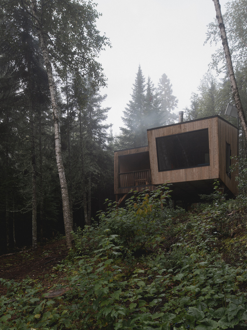 Press kit | 1685-08 - Press release | Territoire Charlevoix - Atelier L'Abri - Commercial Architecture -   Shelter in forest   - Photo credit: Raphaël Thibodeau